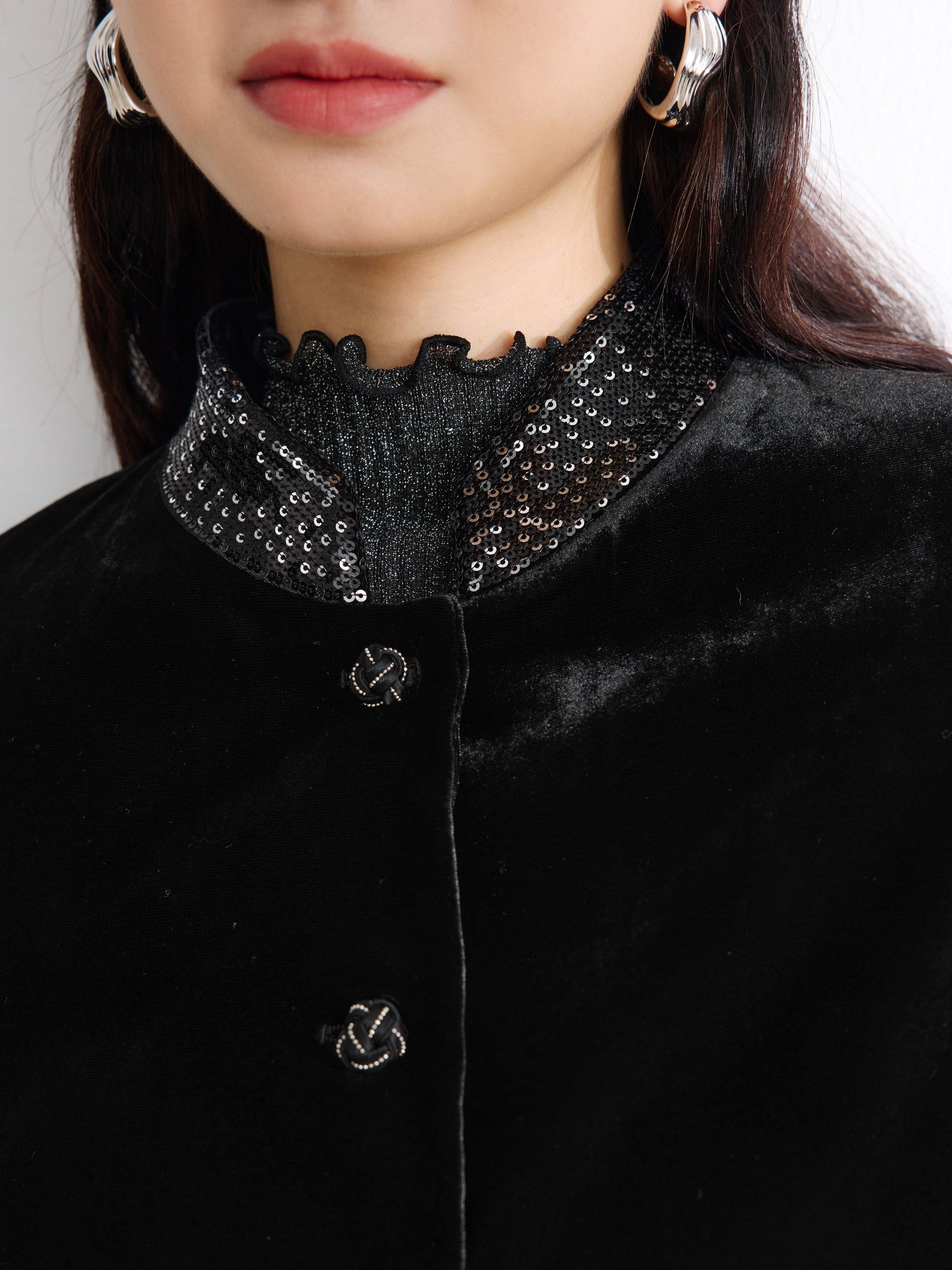 Button Closure Velvet Cropped Blazer | Black