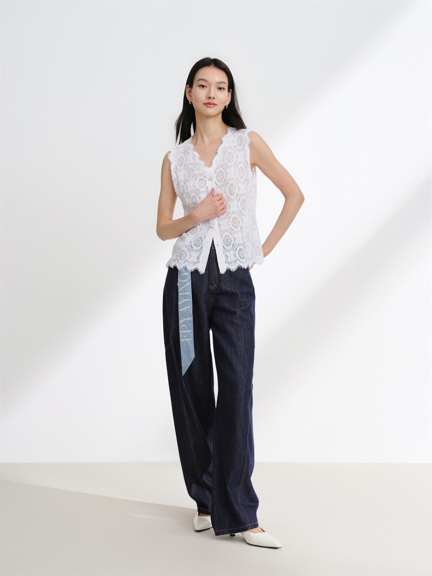 Straight-Cut Lace Vest | White