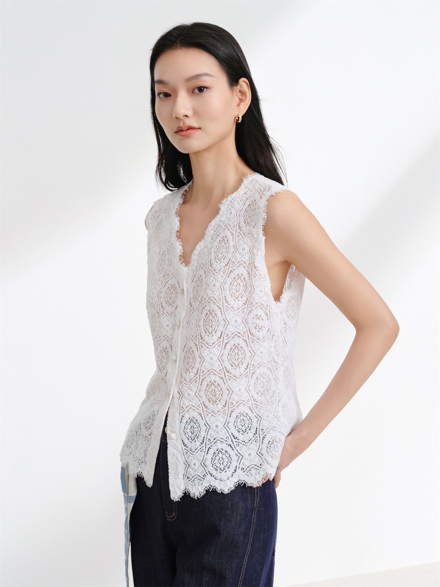 Straight-Cut Lace Vest | White