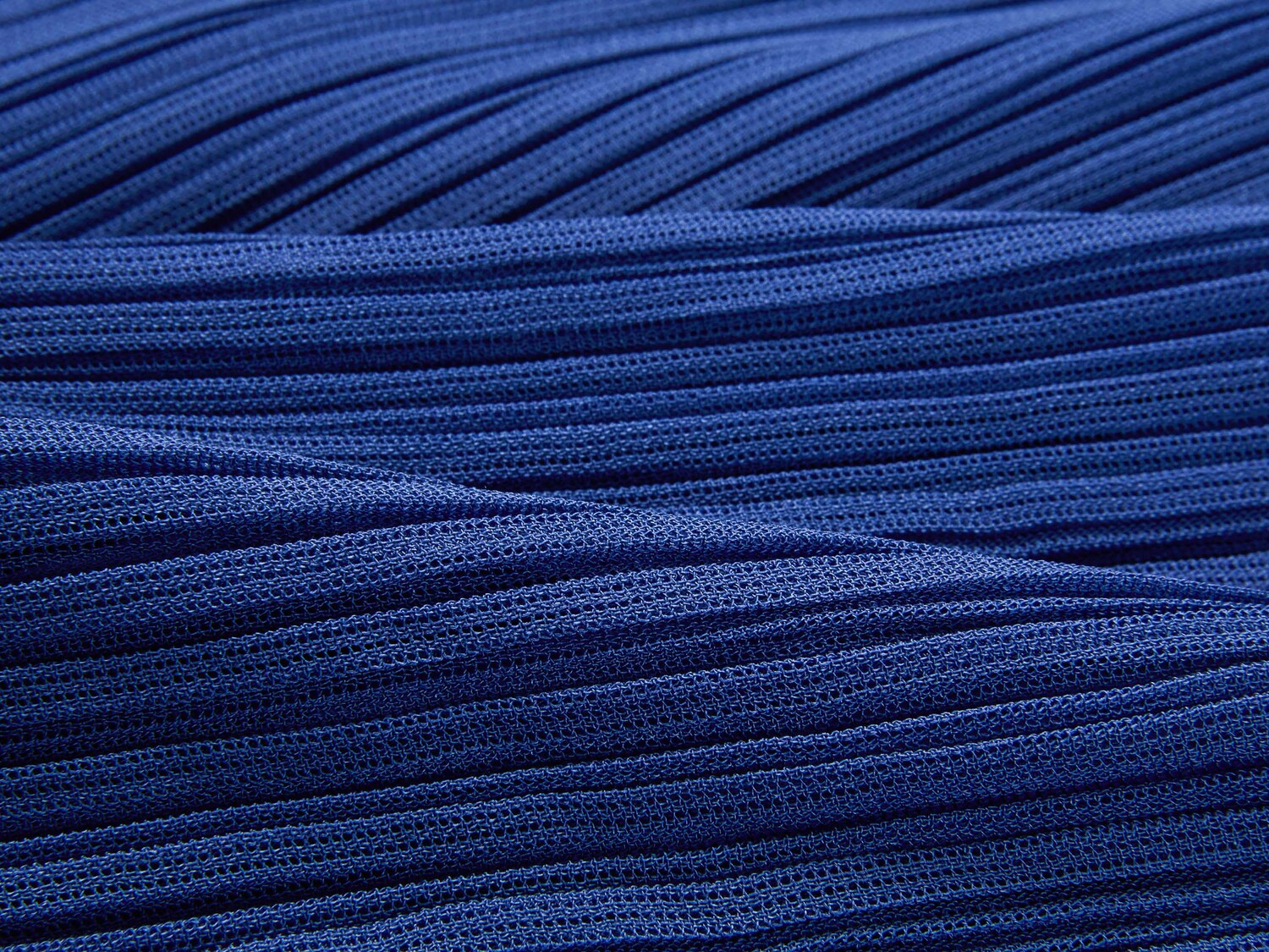 V-neck Waist-fitted Dress | Blue