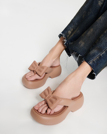 Womens | Free Fuzzy Bow Platform | Brown