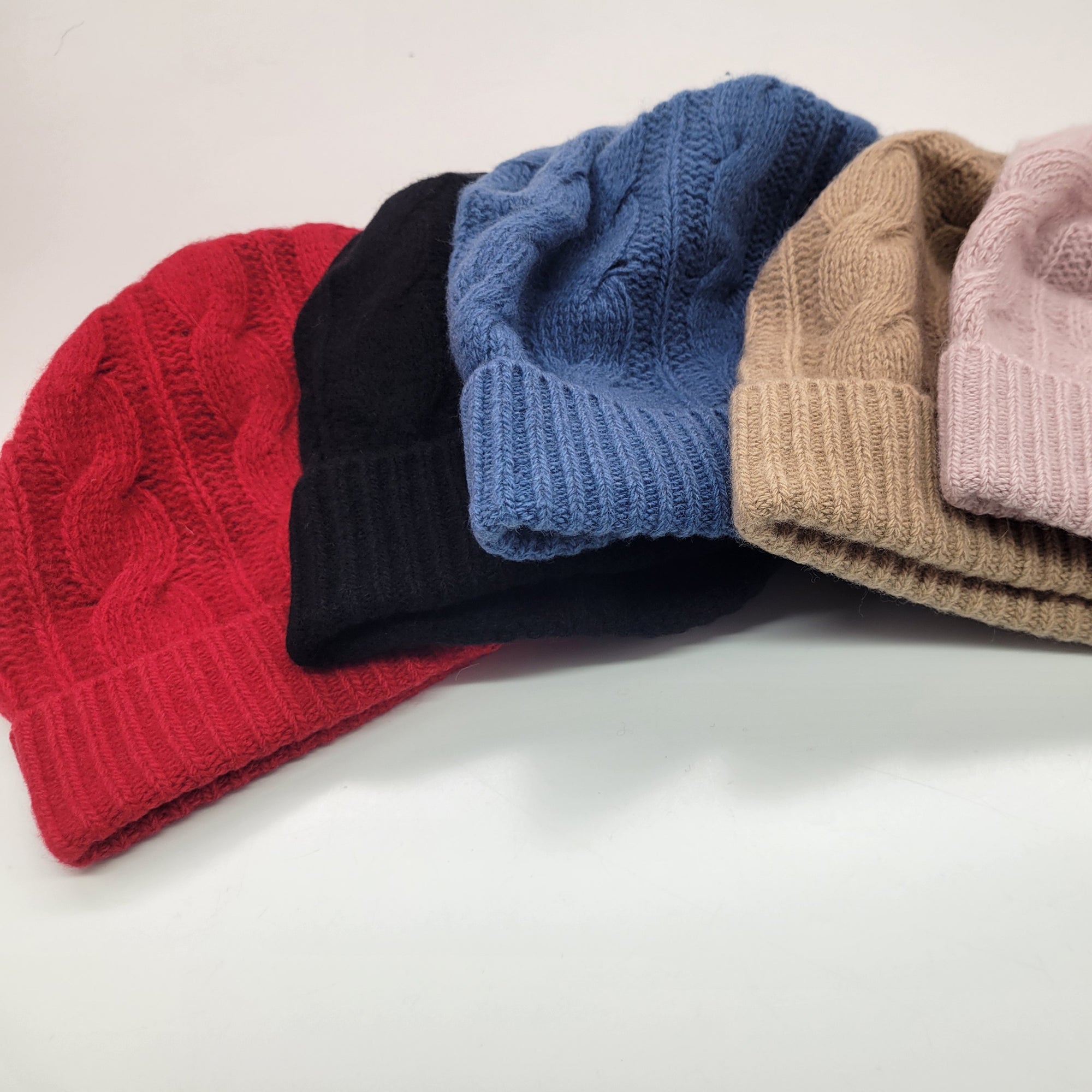 Unisex | Cashmere Hat with Cables | Rosso Cilegia