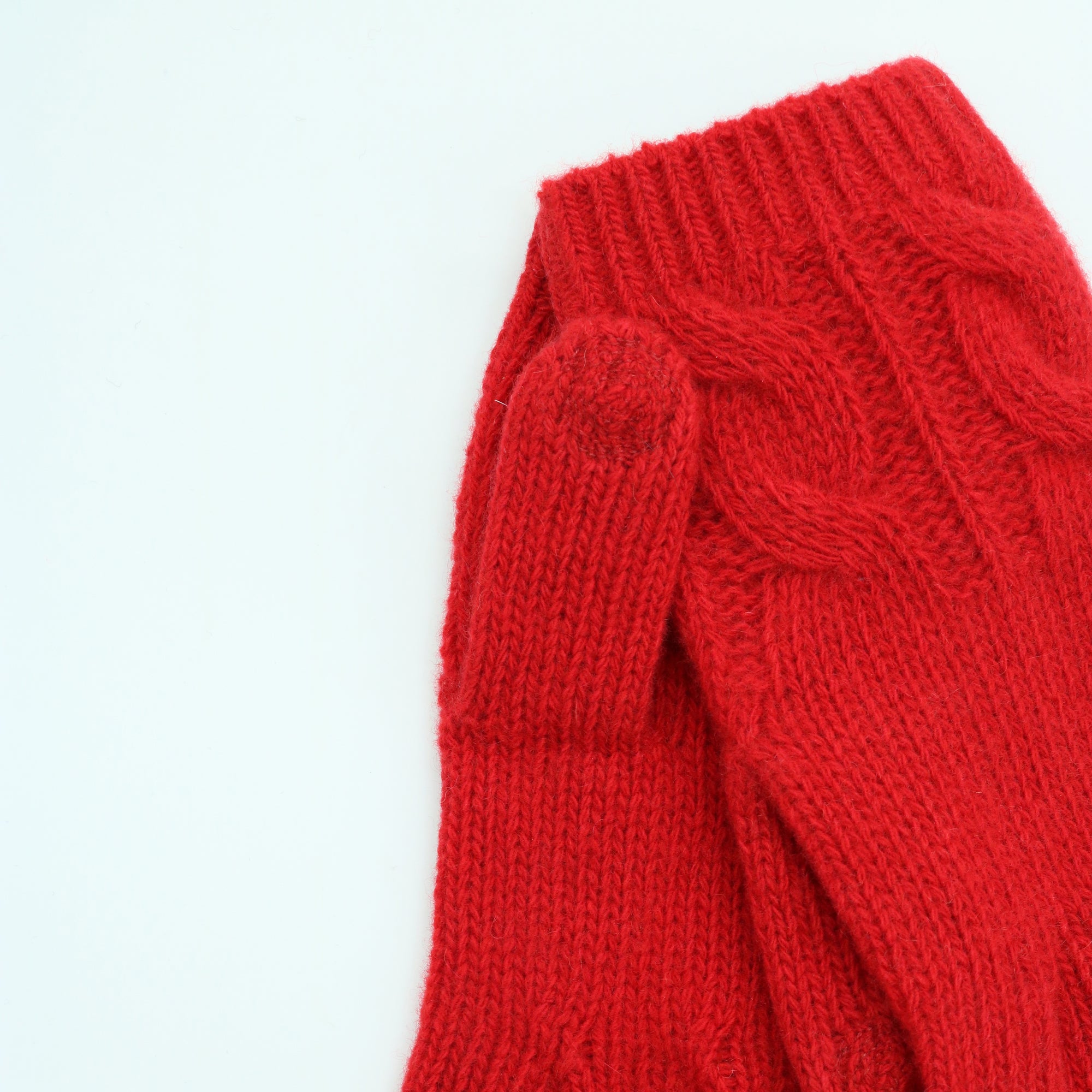 Womens | Cashmere Tech Gloves with Cables | Rosso Cilegia
