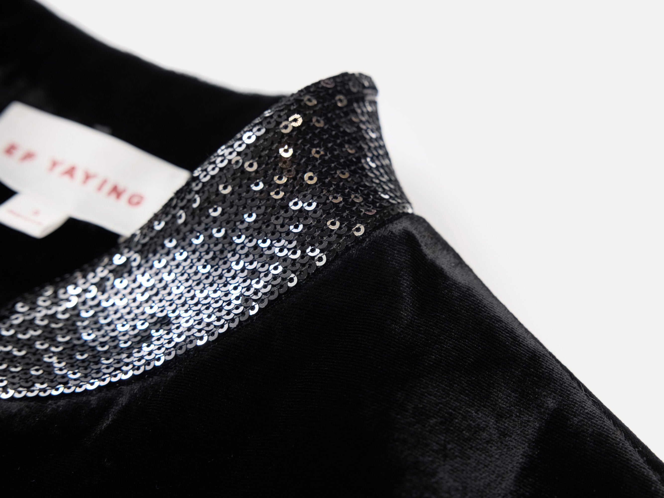 Button Closure Velvet Cropped Blazer | Black