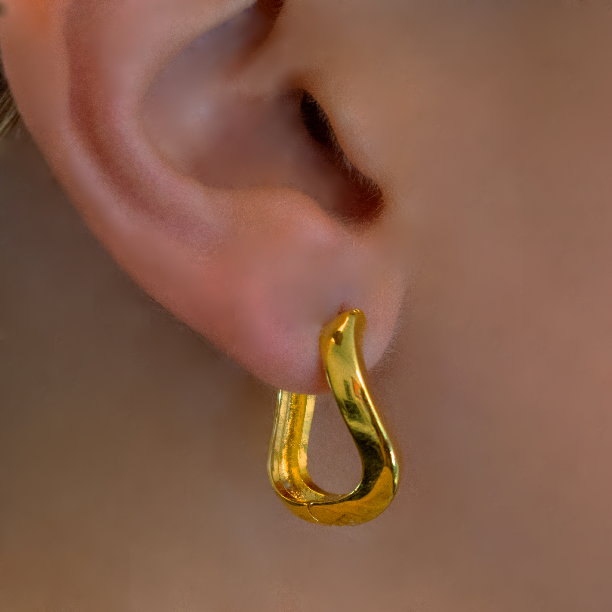 The Thin Twisted Box Hoop | 18K Yellow Gold-Plated