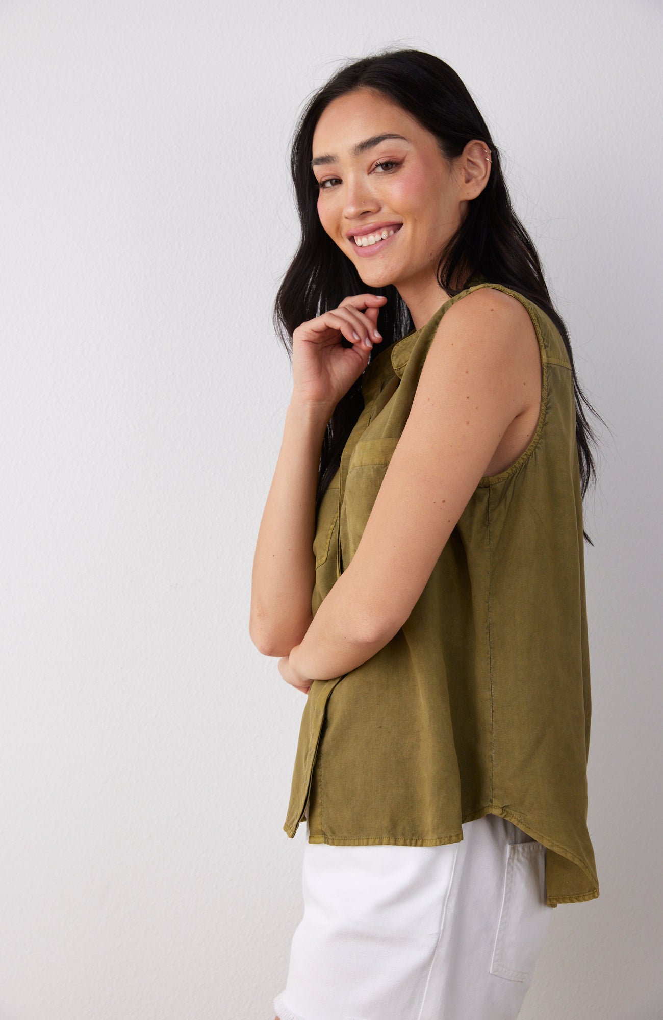 Sleeveless Two Pocket Button Down | Jungle Green