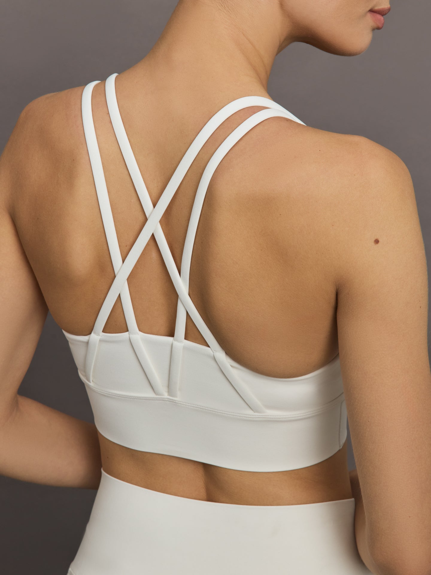 Multi Strap Active Bra in Diamond Compression | Cloud Dancer