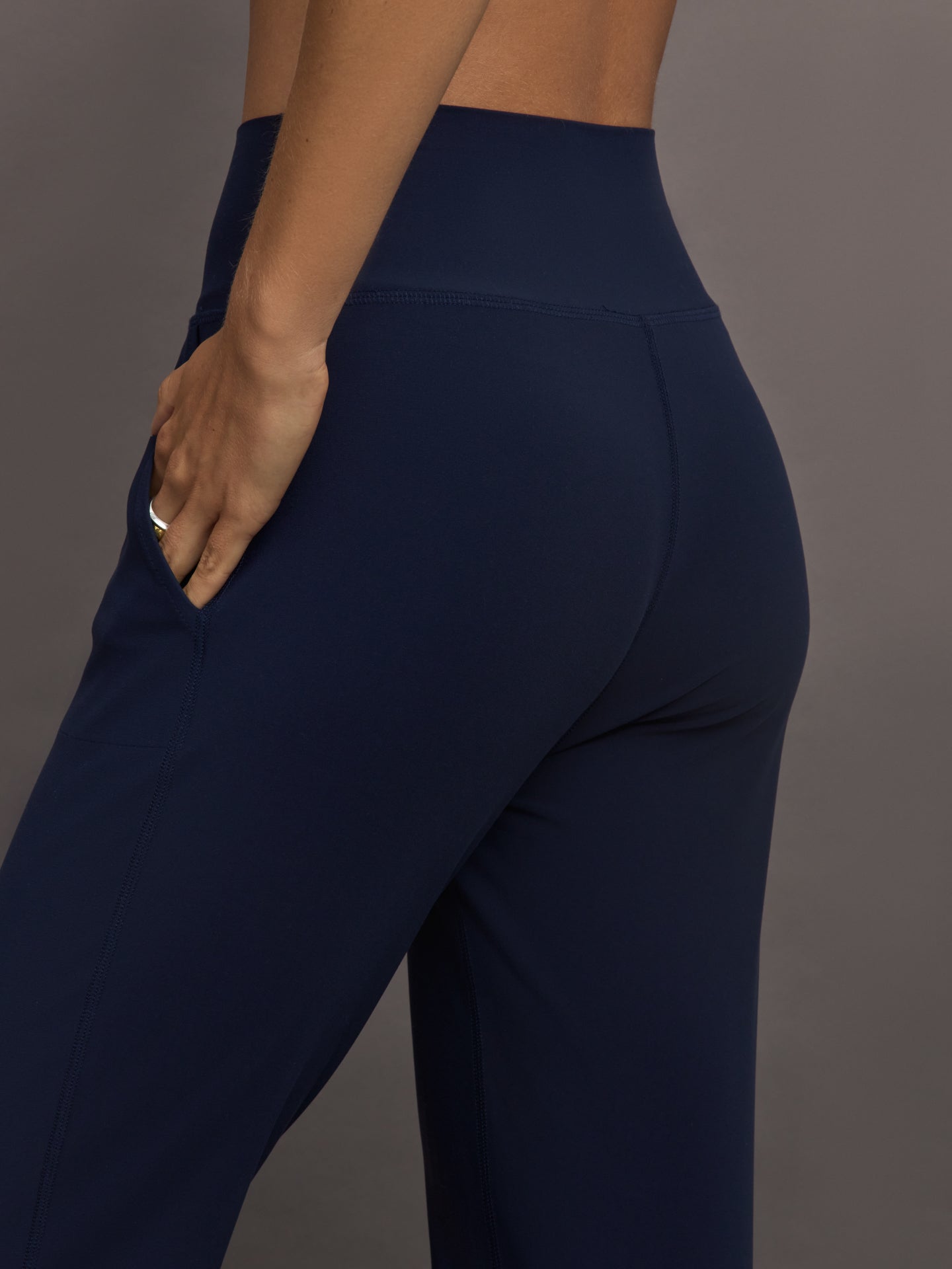 Jogger in Melt | Navy Blazer