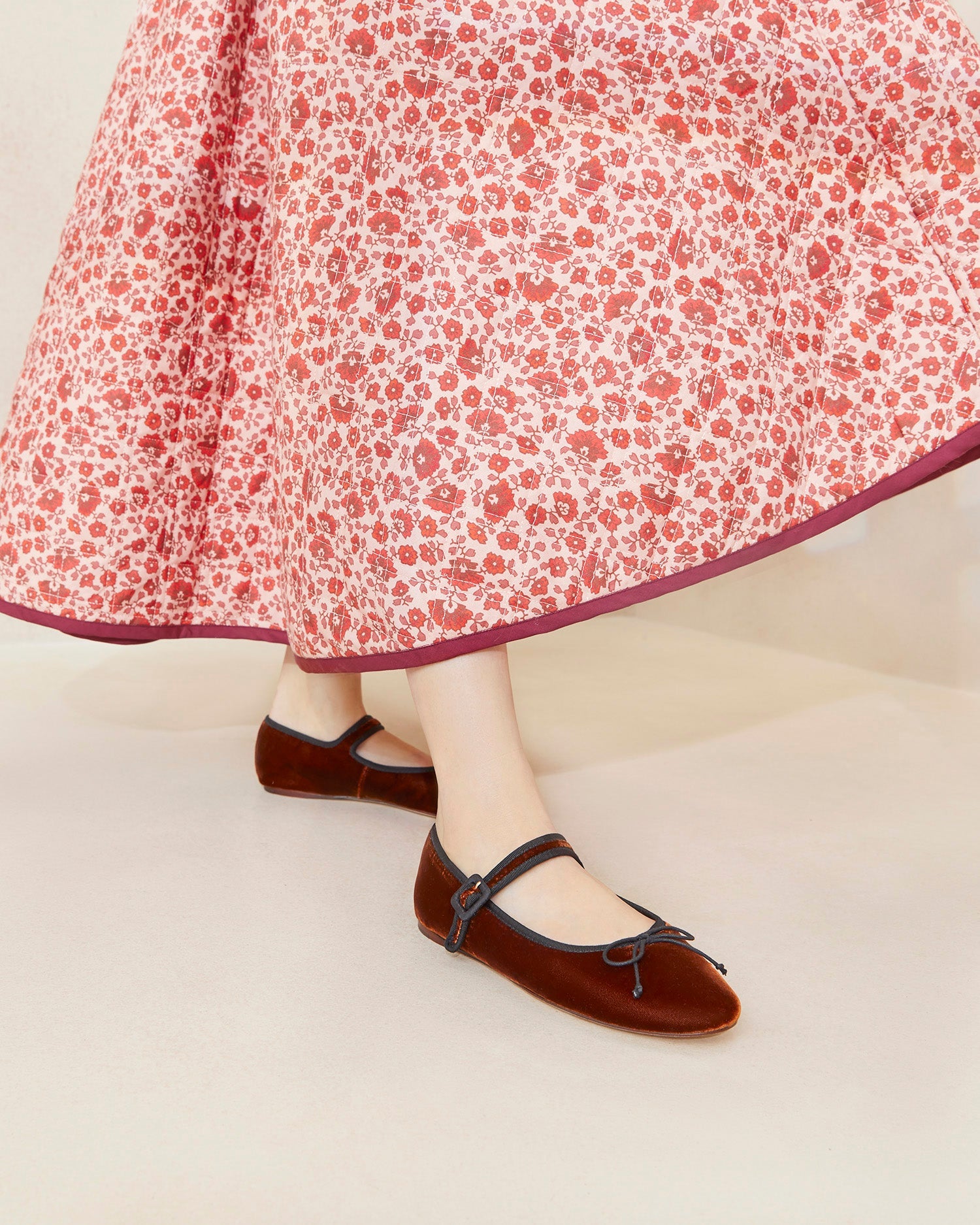 Color: Sienna/Black