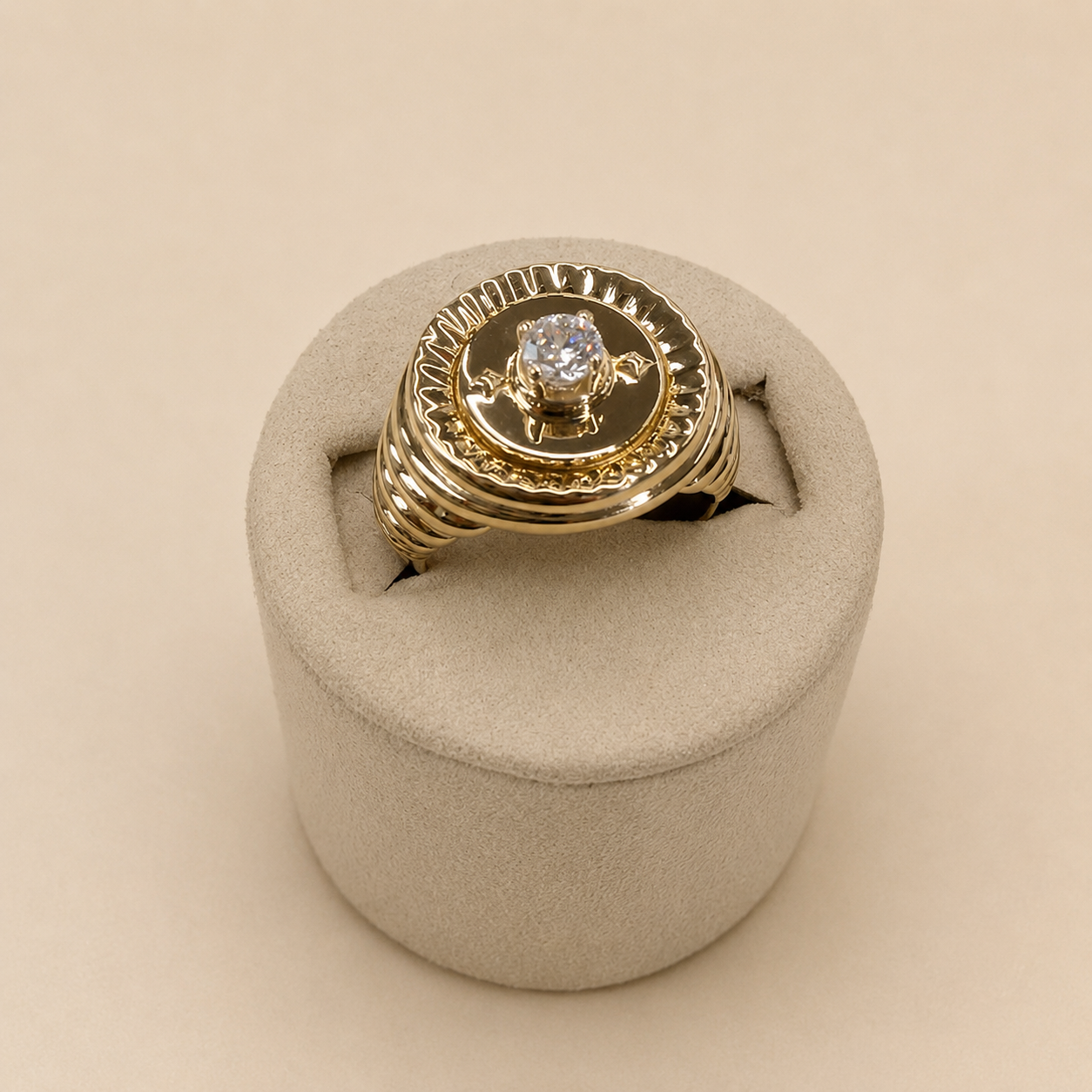 Gold Ridged Signet Ring | 14K Yellow Gold | Round White Diamond