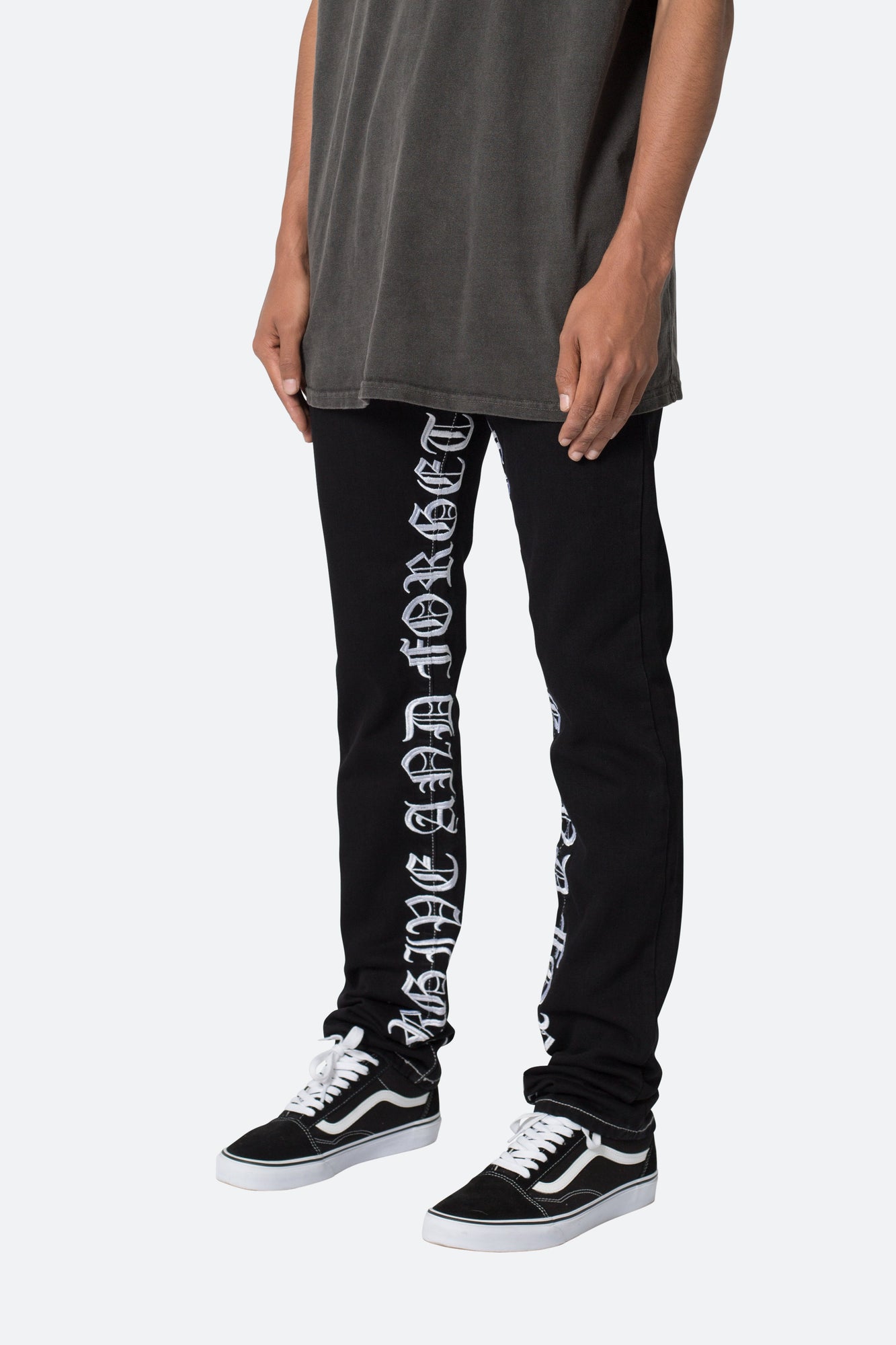 D527 Old English Denim | Black x White