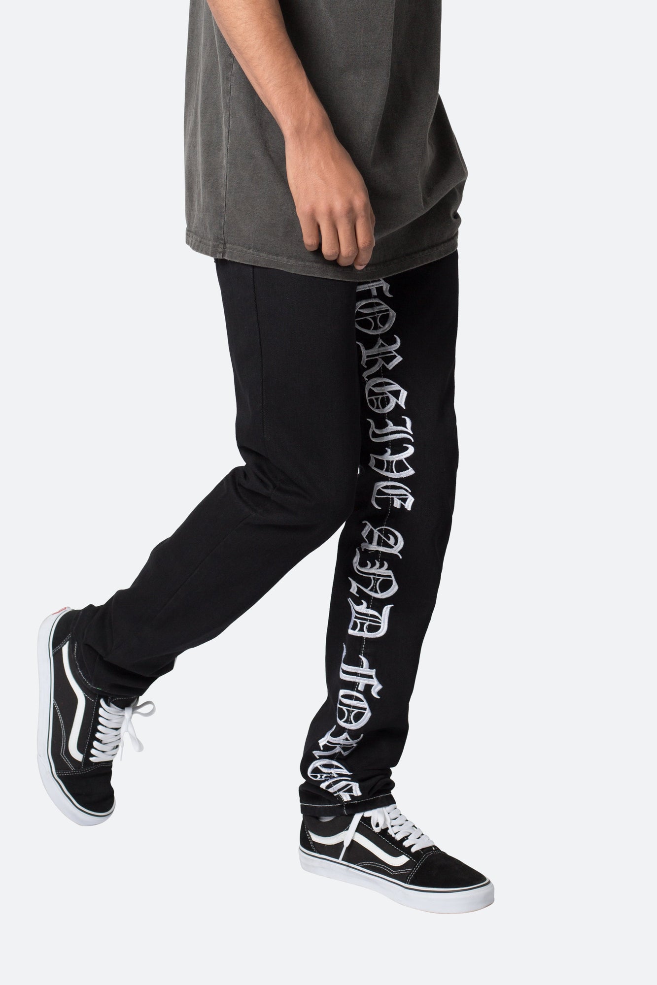 D527 Old English Denim | Black x White