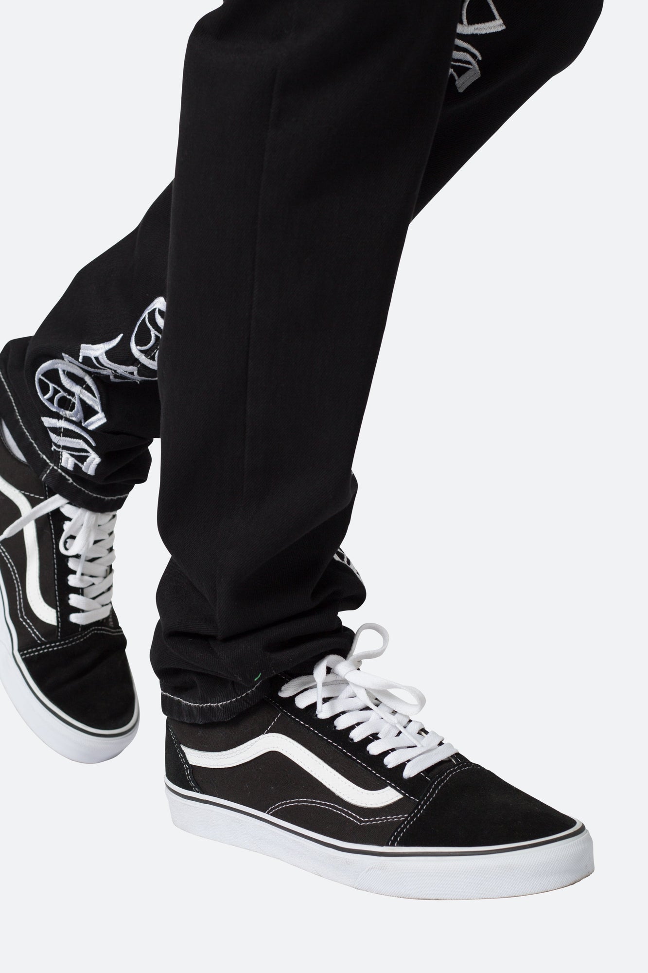 D527 Old English Denim | Black x White