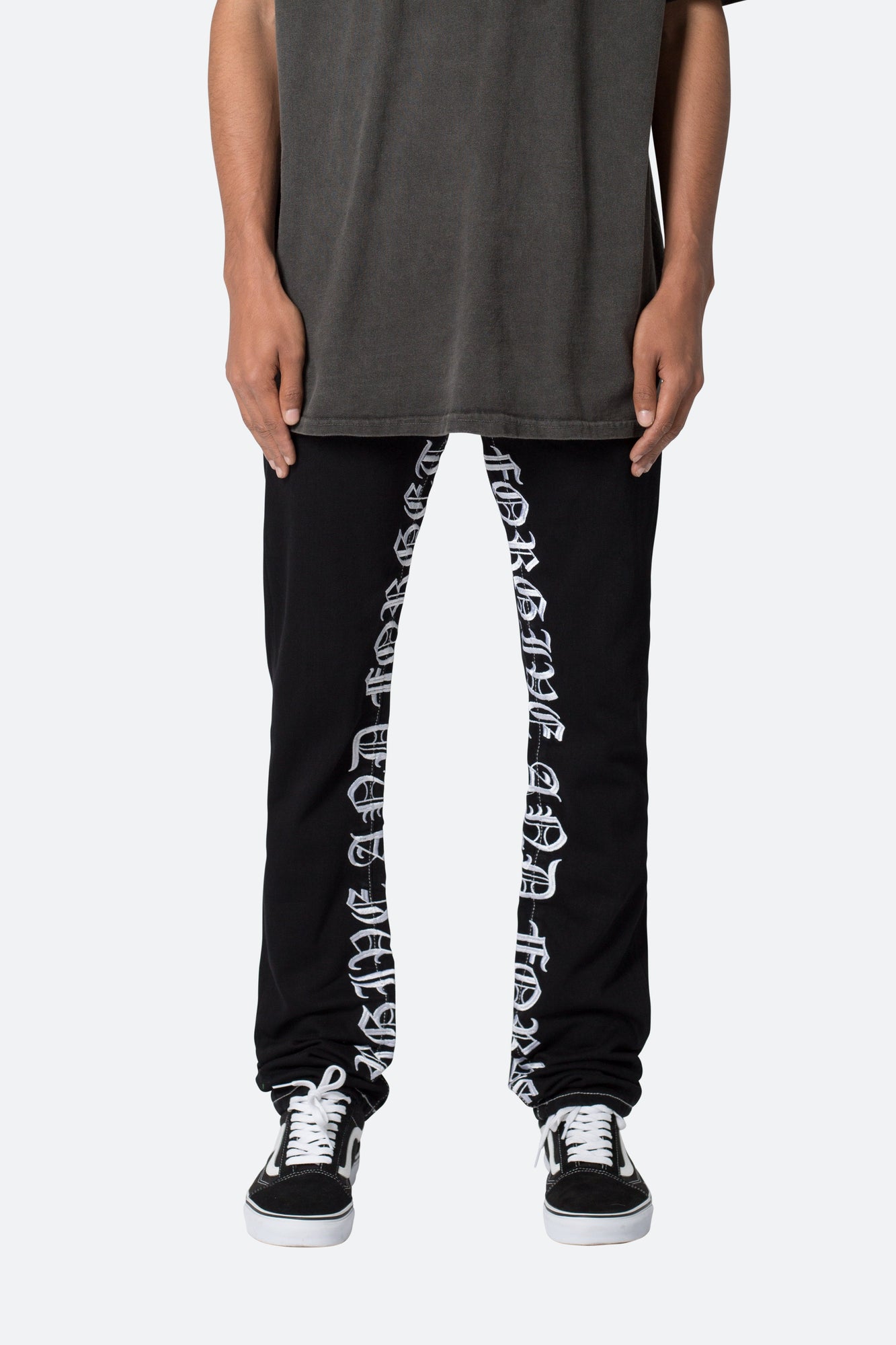 D527 Old English Denim | Black x White