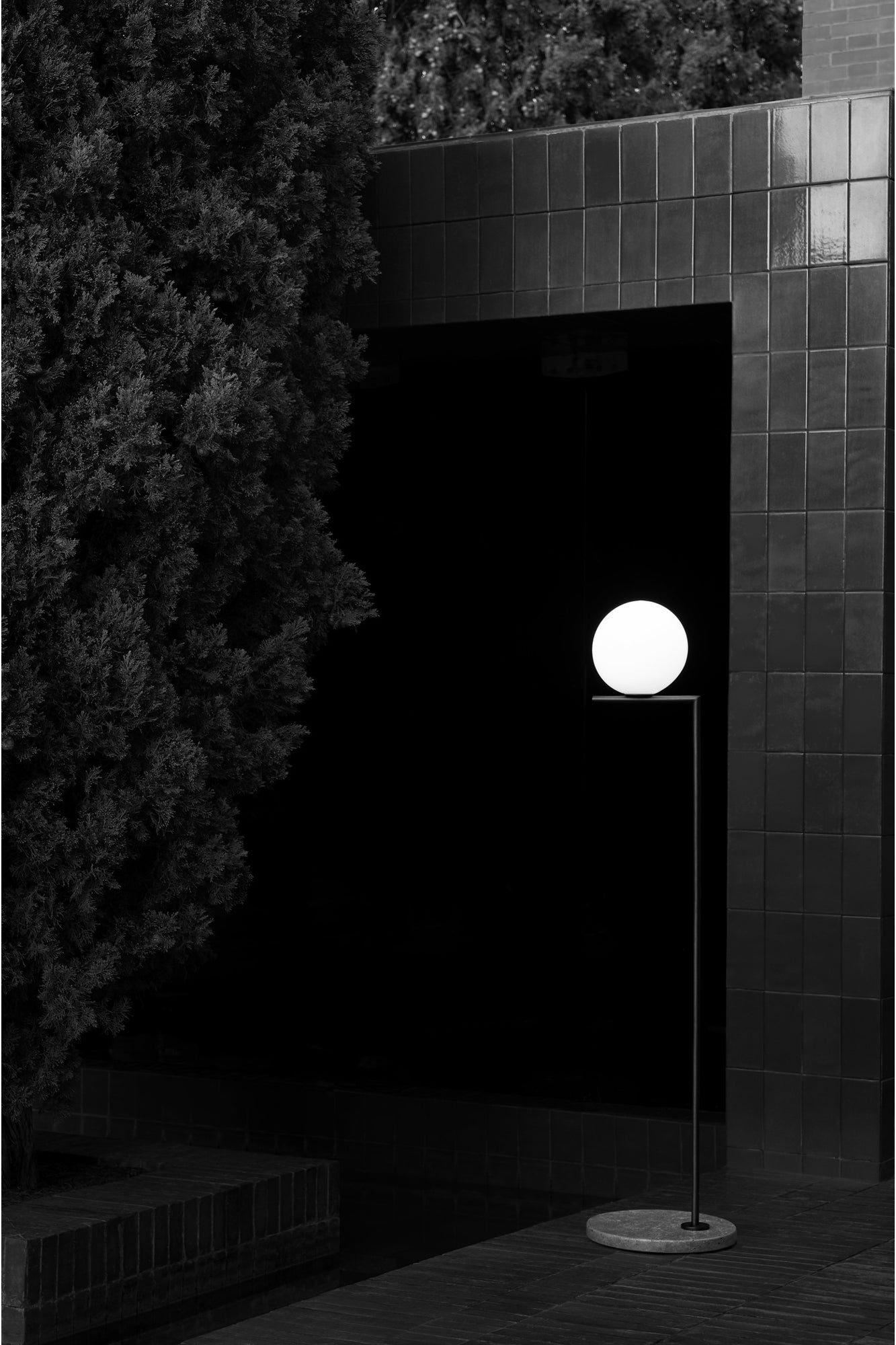 IC Outdoor Floor 2 Lava Grey | Brass