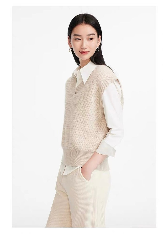 Undyed Cashmere Textured V-Neck Knit Vest | Beige