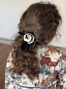 Girl | Evangeline Hair Clip | Champagne x Black