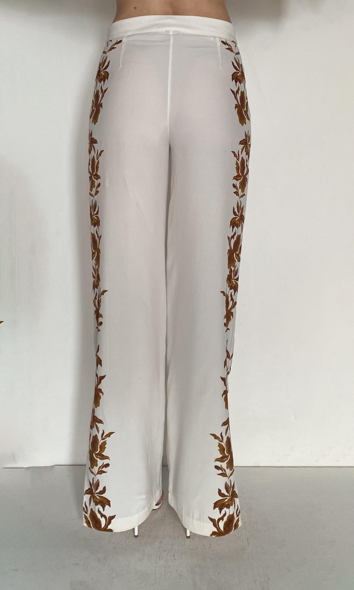 Hemant And Nandita | Ayra Viscose Heavy Crepe Pants With Slit | Ivory