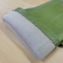 Womens | Silk Lined Leather Gloves | Split Pea