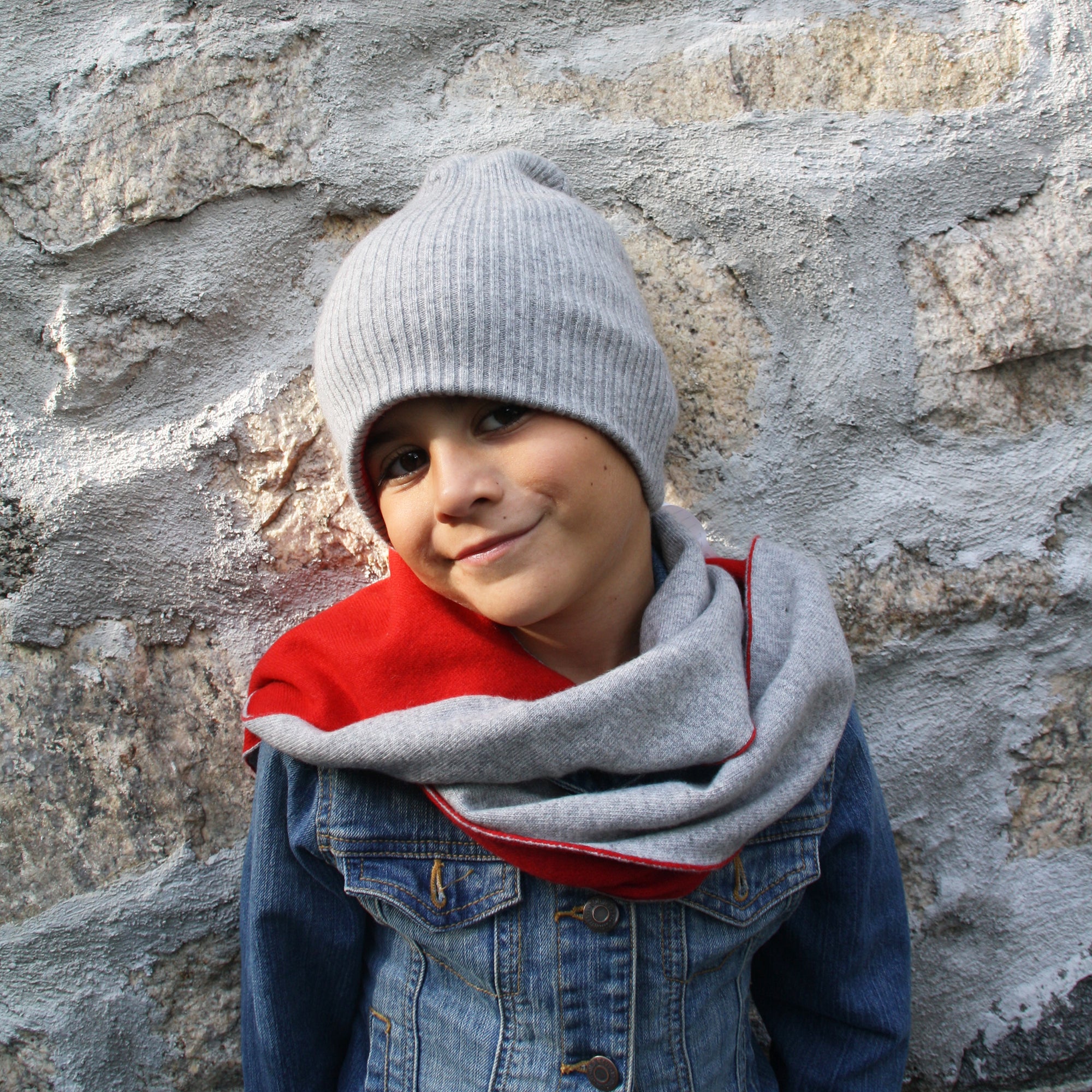 Kids | Cashmere Reversible Hat | Light Grey/Fire Red