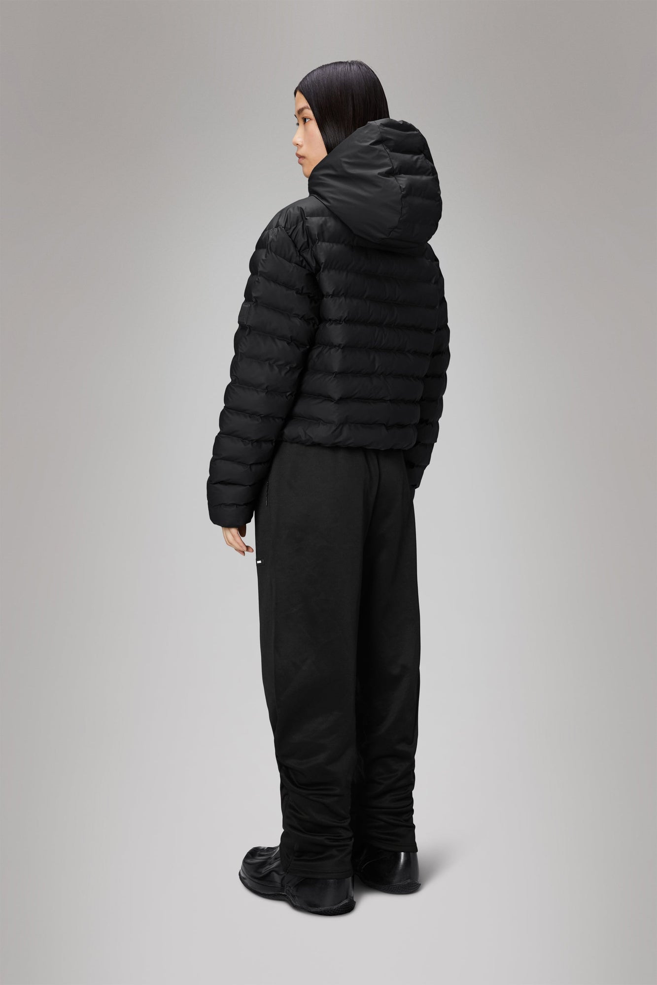 Lohja Short Puffer Jacket | Black