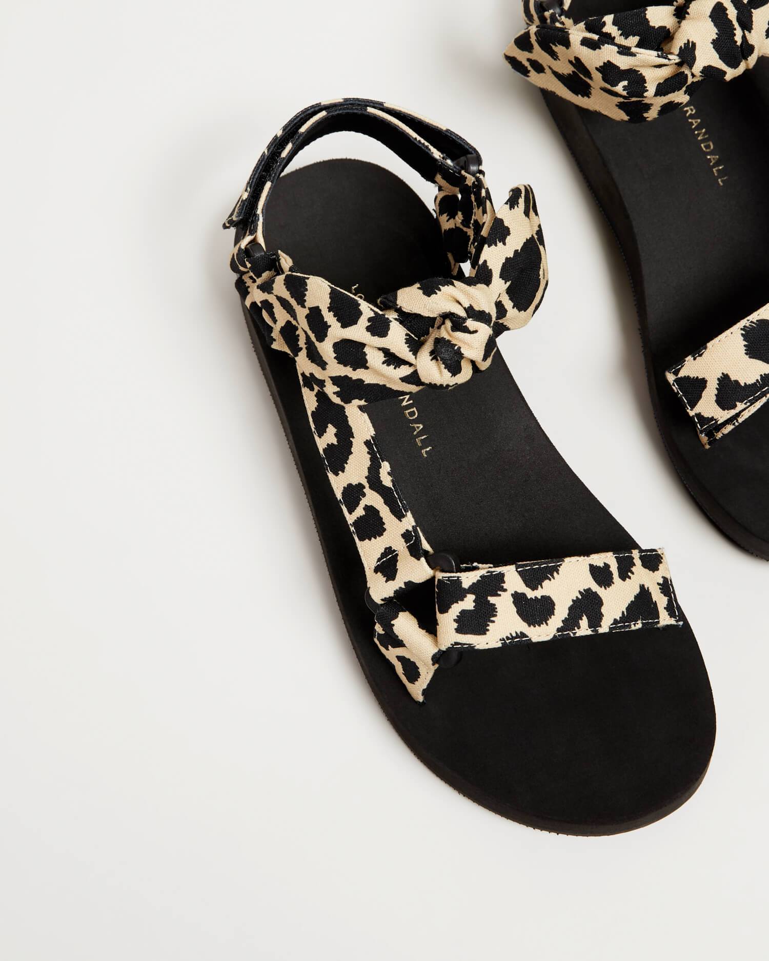Color: Leopard