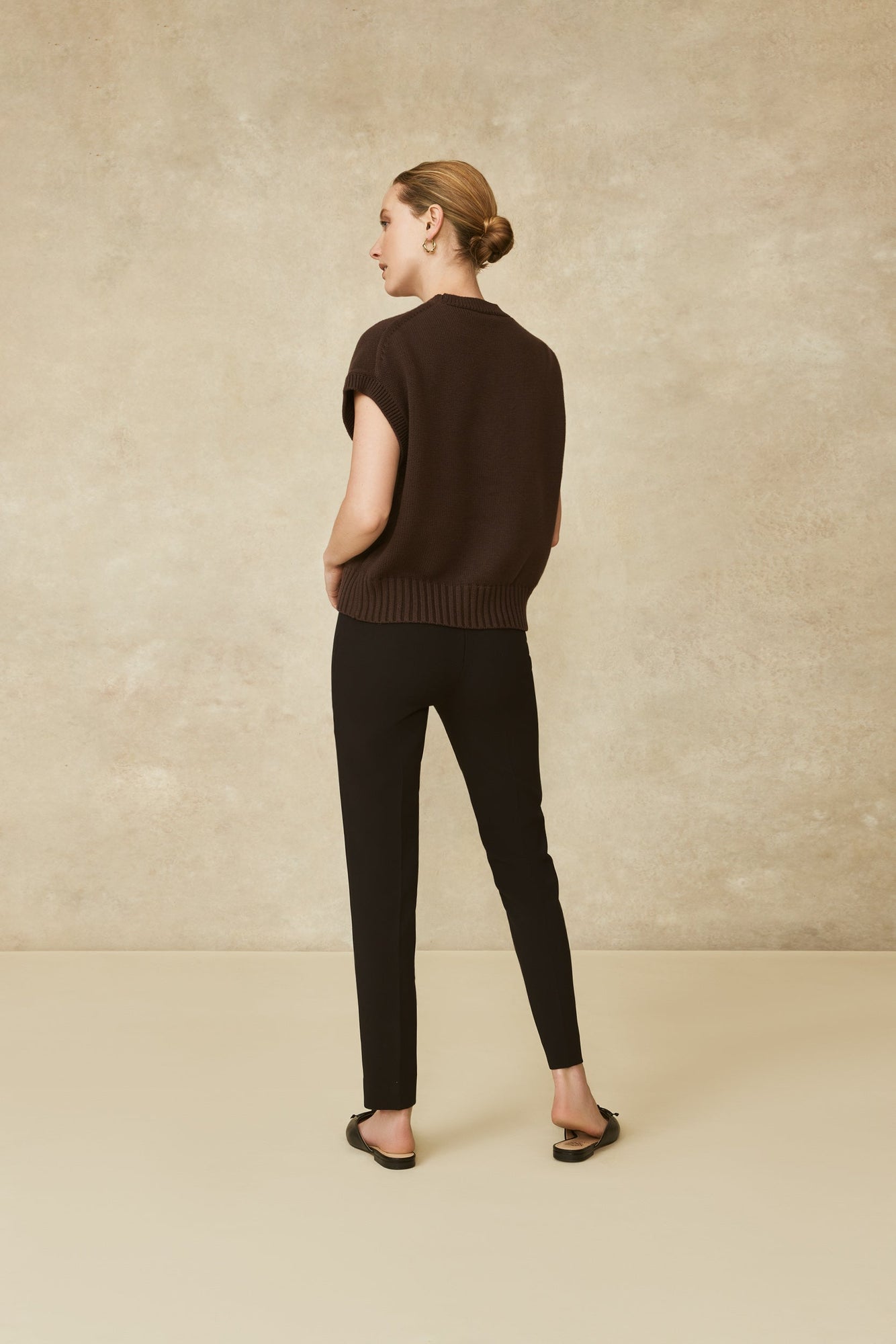 Sleeveless Crewneck Sweater | Chocolate