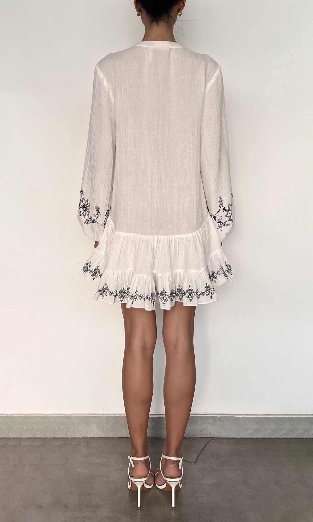 Rococo Sand | Jaci Cotton Double Cloth Gauze Neck Mini Dress | Black/White