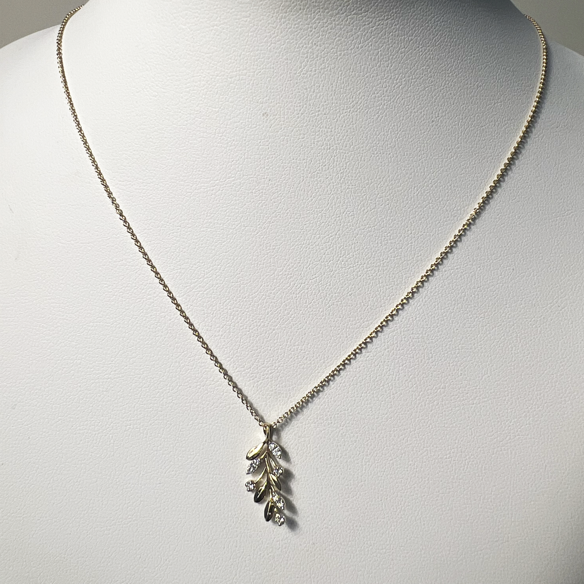 Plant Necklace | 10K Yellow Gold | 0.12 CTW (Approx) White Diamond
