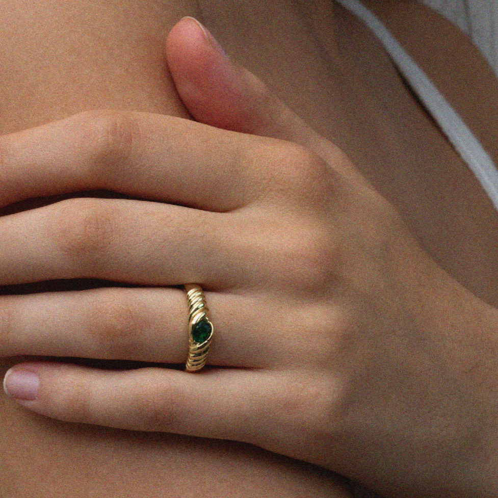 The Round Green Stone Twist Ring | 18KT Gold Vermeil