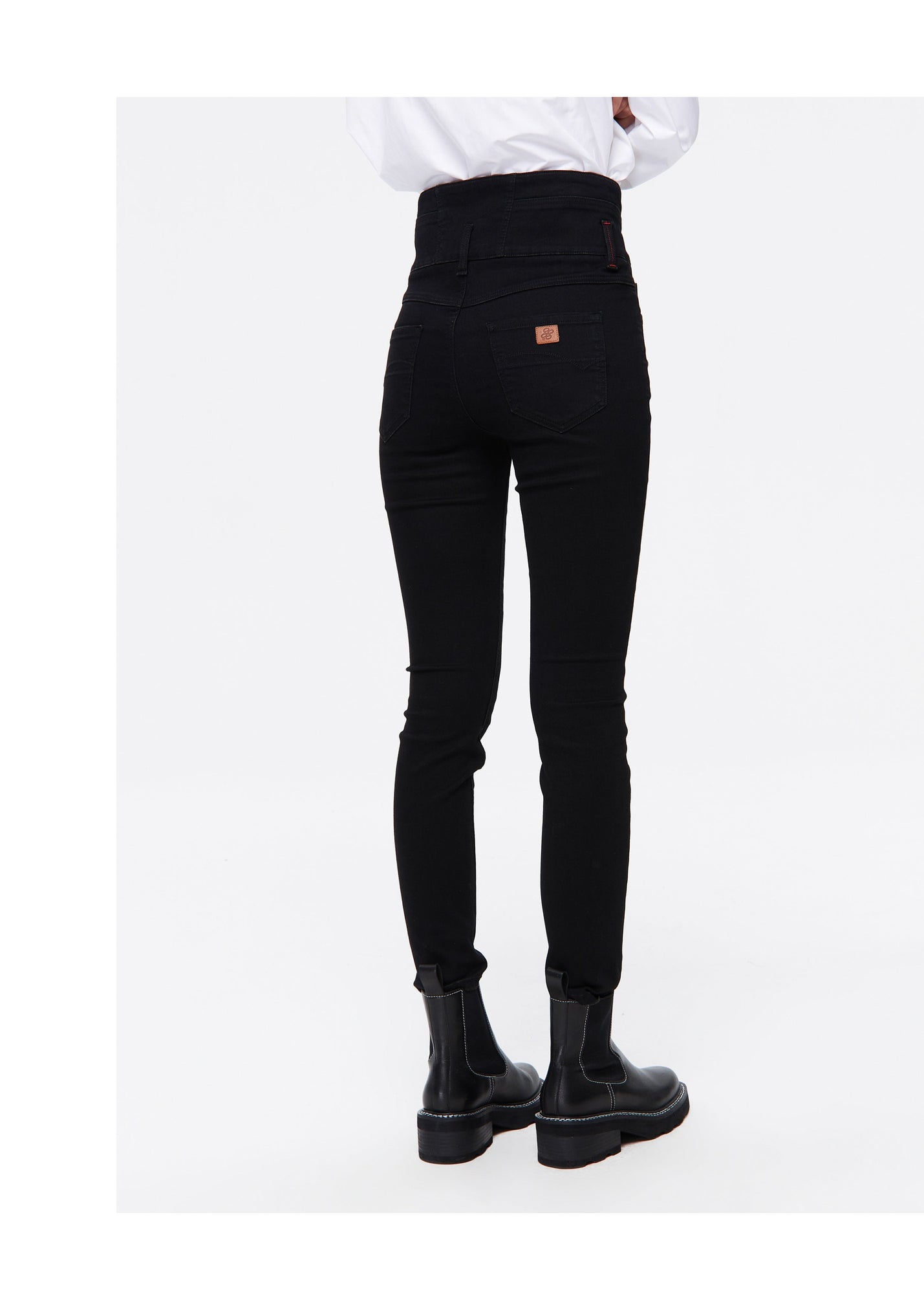 Springy Cropped Jeans | Black