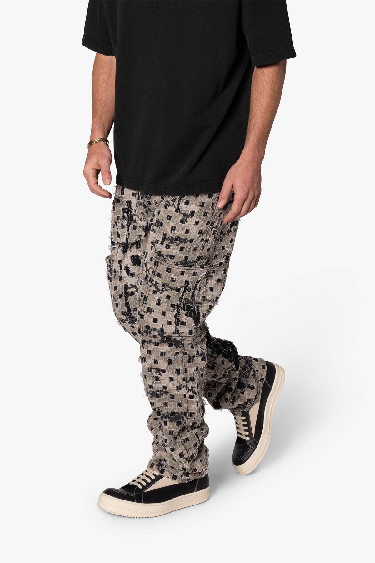 V646 Spotted Camo Cargo Denim | Multi