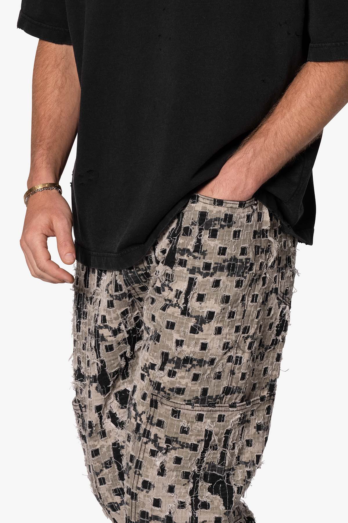V646 Spotted Camo Cargo Denim | Multi
