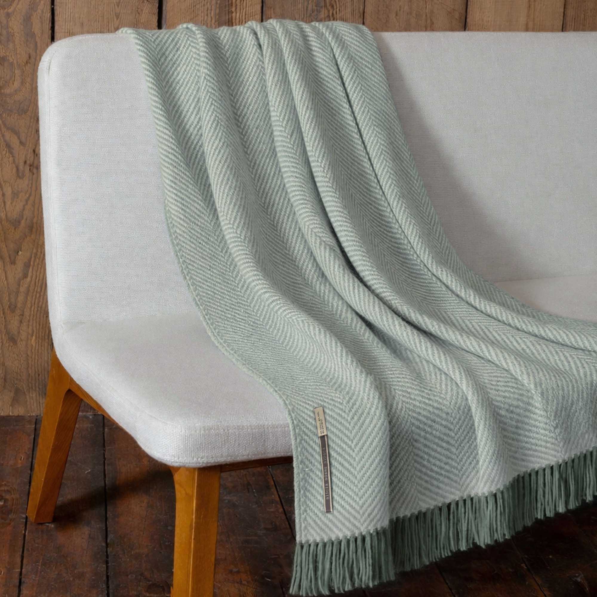 Chevron Throw | Ivory / Green Tea