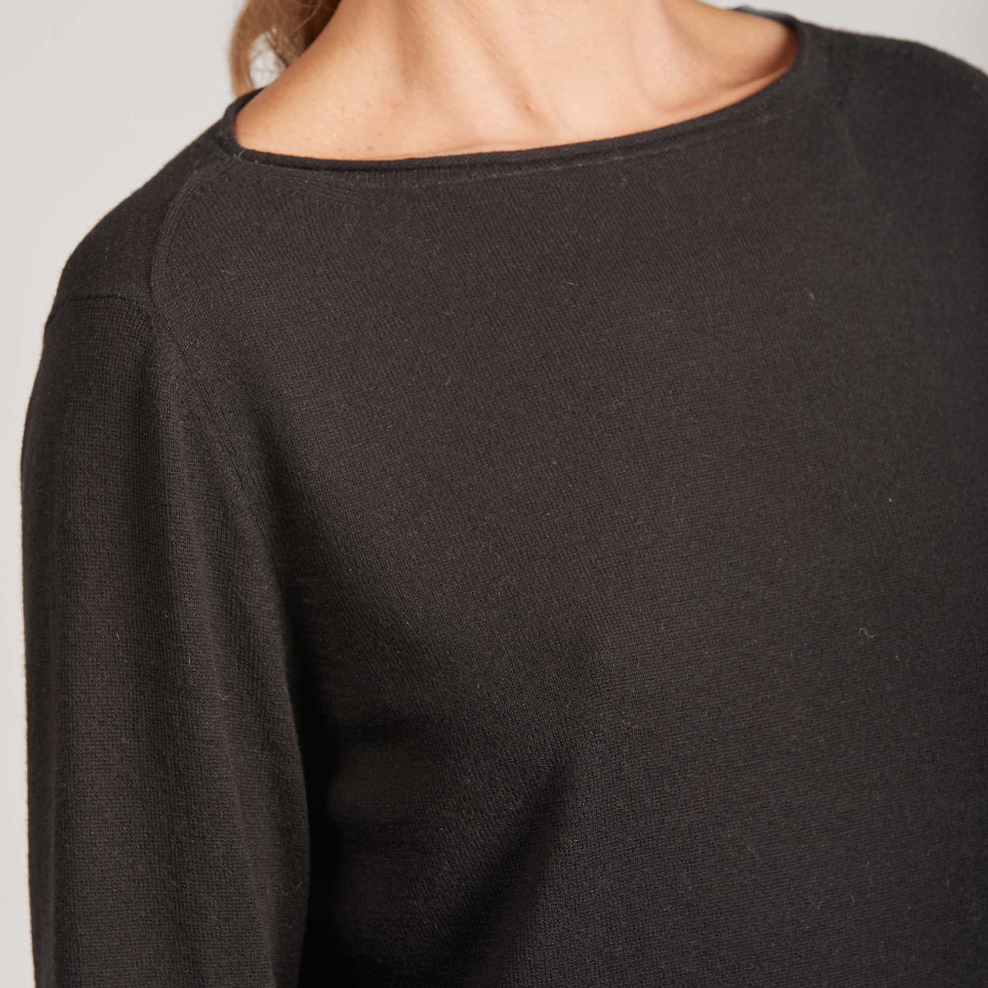 Women | Vicuna Boat Neck Sweater | Black