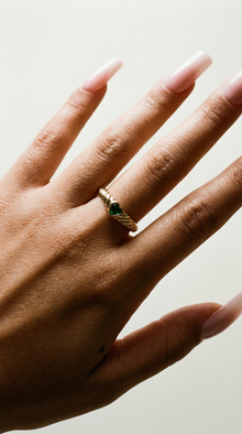 The Emerald Juna Heart Ring | Emerald