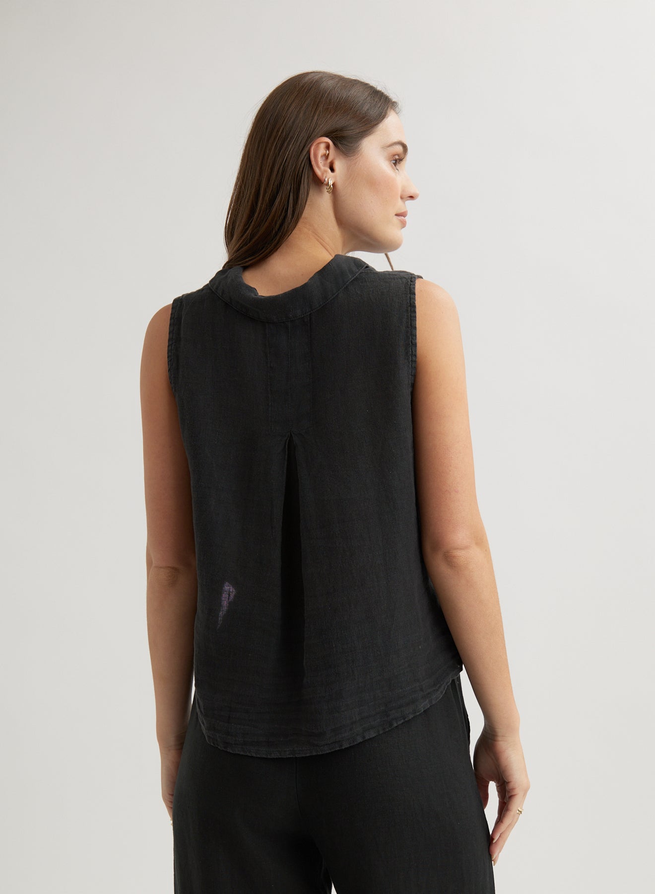 Sleeveless Notch Collar Button Down | Black