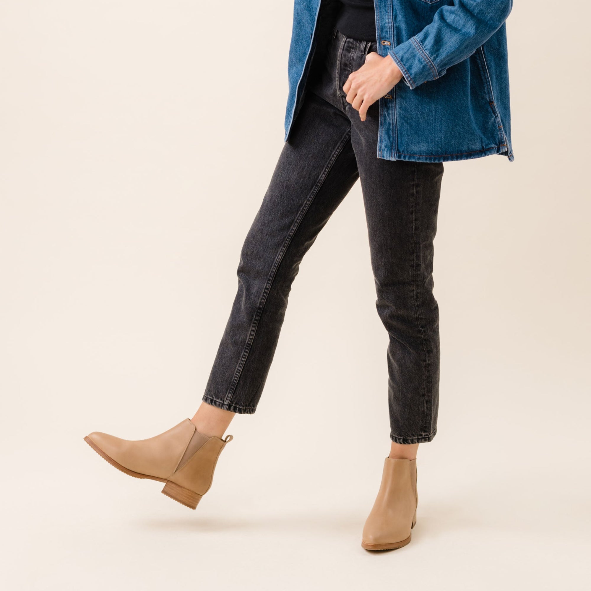 Womens | Eva Everyday Chelsea Boot | Almond